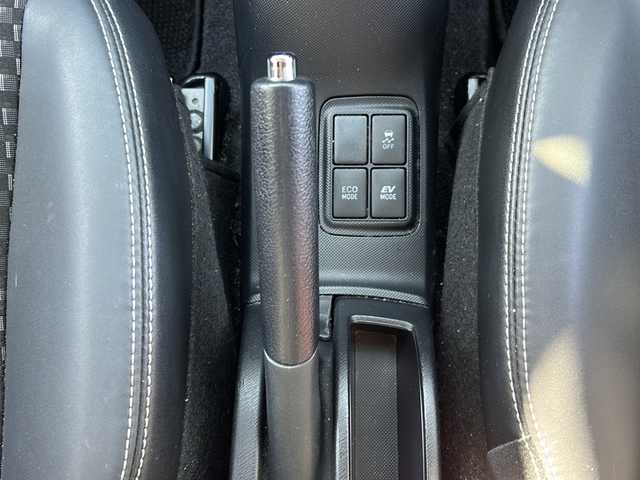 トヨタ アクア X－URBAN 岐阜県 2015(平27)年 11.5万km コバルトブルーメタリック 【登録時走行距離：114635km】/社外ナビ/フルセグテレビ/バックカメラ/ルーフレール/Ｘ－ＵＲＢＡＮエアロ/ＬＥＤヘッドライト/純正アルミホイール/純正フロアマット/ドアバイザー/フォグランプ/ハーフレザーシート/ETC/禁煙車/プッシュスタート/スマートキー/横滑り防止装置