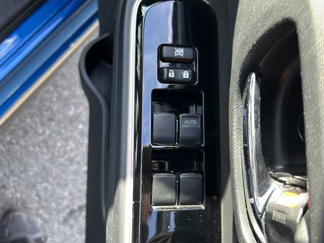 トヨタ アクア X－URBAN 岐阜県 2015(平27)年 11.5万km コバルトブルーメタリック 【登録時走行距離：114635km】/社外ナビ/フルセグテレビ/バックカメラ/ルーフレール/Ｘ－ＵＲＢＡＮエアロ/ＬＥＤヘッドライト/純正アルミホイール/純正フロアマット/ドアバイザー/フォグランプ/ハーフレザーシート/ETC/禁煙車/プッシュスタート/スマートキー/横滑り防止装置