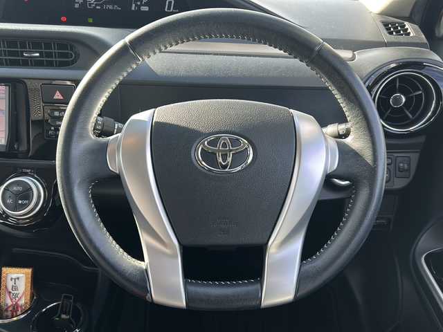 トヨタ アクア X－URBAN 岐阜県 2015(平27)年 11.5万km コバルトブルーメタリック 【登録時走行距離：114635km】/社外ナビ/フルセグテレビ/バックカメラ/ルーフレール/Ｘ－ＵＲＢＡＮエアロ/ＬＥＤヘッドライト/純正アルミホイール/純正フロアマット/ドアバイザー/フォグランプ/ハーフレザーシート/ETC/禁煙車/プッシュスタート/スマートキー/横滑り防止装置