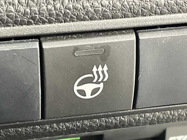 トヨタ カローラツーリング ハイブリッド ダブルバイビー 群馬県 2020(令2)年 4.4万km スパークリングブラックパールクリスタルシャイン 純正１０．５型ナビ　バックカメラ　シートヒーター　ステアリングヒーター　ＥＴＣ２．０　ハーフレザーシート　衝突被害軽減ブレーキ　レーンアシスト　クリアランスソナー　ＬＥＤヘッドライト　禁煙車