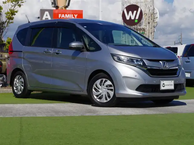 ホンダ フリード G ホンダセンシング 千葉県 2016(平28)年 4.9万km ルナシルバーM ホンダセンシング/・衝突軽減ブレーキ（CMBS）/・車線維持支援システム（LKAS）/・アダプティブクルーズコントロール（ACC）/・誤発進抑制機能/・後方誤発進抑制機能/アイドリングストップ/両側パワースライドドア/純正メモリーナビ/地デジTV/【DVD/CD再生可　Bluetooth接続】/バックカメラ/ETC/LEDヘッドライト/ウインカーミラー/ステアリングヒーター/フロントコーナーセンサー/スマートキー