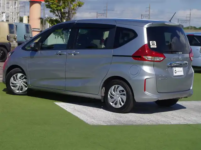 ホンダ フリード G ホンダセンシング 千葉県 2016(平28)年 4.9万km ルナシルバーM ホンダセンシング/・衝突軽減ブレーキ（CMBS）/・車線維持支援システム（LKAS）/・アダプティブクルーズコントロール（ACC）/・誤発進抑制機能/・後方誤発進抑制機能/アイドリングストップ/両側パワースライドドア/純正メモリーナビ/地デジTV/【DVD/CD再生可　Bluetooth接続】/バックカメラ/ETC/LEDヘッドライト/ウインカーミラー/ステアリングヒーター/フロントコーナーセンサー/スマートキー