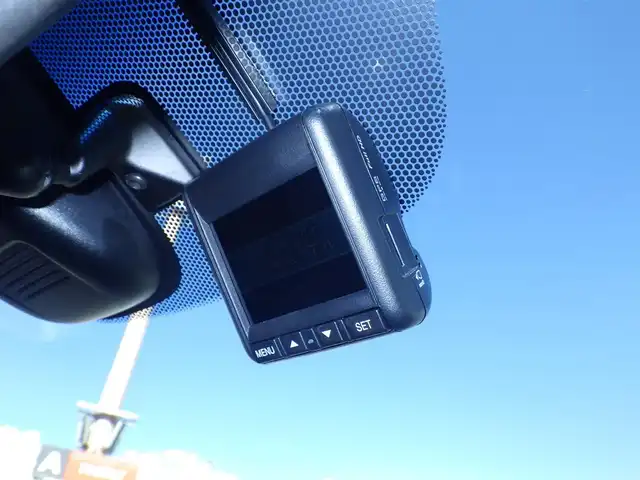 ホンダ フリード G ホンダセンシング 千葉県 2016(平28)年 4.9万km ルナシルバーM ホンダセンシング/・衝突軽減ブレーキ（CMBS）/・車線維持支援システム（LKAS）/・アダプティブクルーズコントロール（ACC）/・誤発進抑制機能/・後方誤発進抑制機能/アイドリングストップ/両側パワースライドドア/純正メモリーナビ/地デジTV/【DVD/CD再生可　Bluetooth接続】/バックカメラ/ETC/LEDヘッドライト/ウインカーミラー/ステアリングヒーター/フロントコーナーセンサー/スマートキー