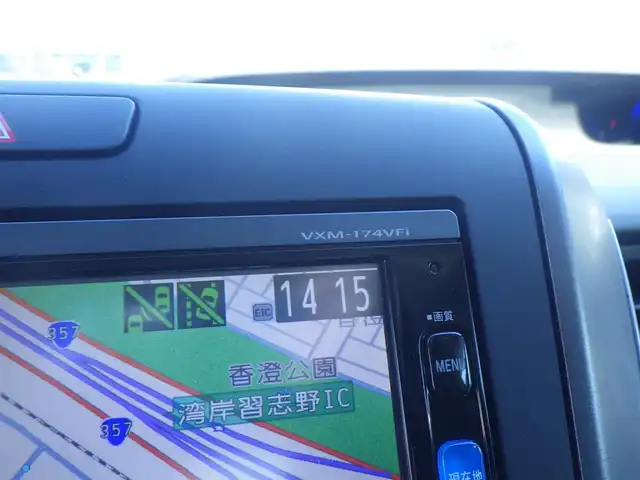 ホンダ フリード G ホンダセンシング 千葉県 2016(平28)年 4.9万km ルナシルバーM ホンダセンシング/・衝突軽減ブレーキ（CMBS）/・車線維持支援システム（LKAS）/・アダプティブクルーズコントロール（ACC）/・誤発進抑制機能/・後方誤発進抑制機能/アイドリングストップ/両側パワースライドドア/純正メモリーナビ/地デジTV/【DVD/CD再生可　Bluetooth接続】/バックカメラ/ETC/LEDヘッドライト/ウインカーミラー/ステアリングヒーター/フロントコーナーセンサー/スマートキー