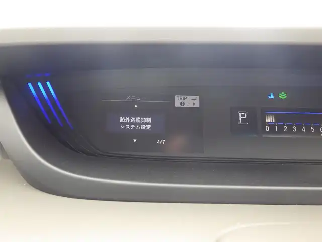 ホンダ フリード G ホンダセンシング 千葉県 2016(平28)年 4.9万km ルナシルバーM ホンダセンシング/・衝突軽減ブレーキ（CMBS）/・車線維持支援システム（LKAS）/・アダプティブクルーズコントロール（ACC）/・誤発進抑制機能/・後方誤発進抑制機能/アイドリングストップ/両側パワースライドドア/純正メモリーナビ/地デジTV/【DVD/CD再生可　Bluetooth接続】/バックカメラ/ETC/LEDヘッドライト/ウインカーミラー/ステアリングヒーター/フロントコーナーセンサー/スマートキー