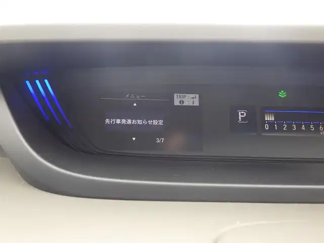 ホンダ フリード G ホンダセンシング 千葉県 2016(平28)年 4.9万km ルナシルバーM ホンダセンシング/・衝突軽減ブレーキ（CMBS）/・車線維持支援システム（LKAS）/・アダプティブクルーズコントロール（ACC）/・誤発進抑制機能/・後方誤発進抑制機能/アイドリングストップ/両側パワースライドドア/純正メモリーナビ/地デジTV/【DVD/CD再生可　Bluetooth接続】/バックカメラ/ETC/LEDヘッドライト/ウインカーミラー/ステアリングヒーター/フロントコーナーセンサー/スマートキー