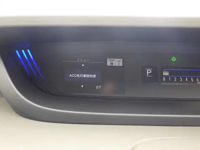 ホンダ フリード G ホンダセンシング 千葉県 2016(平28)年 4.9万km ルナシルバーM ホンダセンシング/・衝突軽減ブレーキ（CMBS）/・車線維持支援システム（LKAS）/・アダプティブクルーズコントロール（ACC）/・誤発進抑制機能/・後方誤発進抑制機能/アイドリングストップ/両側パワースライドドア/純正メモリーナビ/地デジTV/【DVD/CD再生可　Bluetooth接続】/バックカメラ/ETC/LEDヘッドライト/ウインカーミラー/ステアリングヒーター/フロントコーナーセンサー/スマートキー