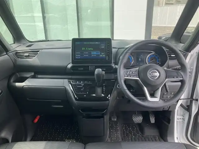 日産 ルークス HWS Gターボ アーバンクロム 香川県 2023(令5)年 0.4万km チタニウムグレーM/シルキーホワイト 登録時走行距離：4028km/純正9型ディスプレイオーディオ/　BT接続　連動式前後ドラレコ/全方位カメラ/ビルトインETC/エマージェンシーブレーキ/レーンキープアシスト/LEDヘッドライト/オートライト/フォグランプ/レベライザヘッドライト/アイドリングストップ/横滑り防止装置/フレーザークロス防水シート/ベンチシート/プッシュスタート/スマートキー/スペアキー