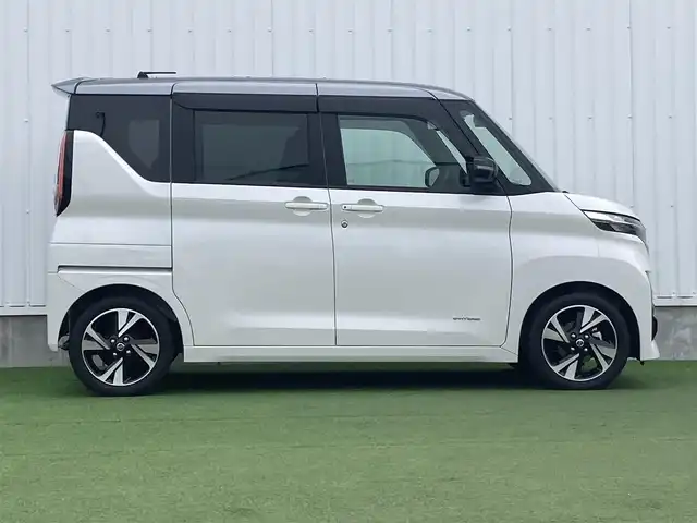 日産 ルークス HWS Gターボ アーバンクロム 香川県 2023(令5)年 0.4万km チタニウムグレーM/シルキーホワイト 登録時走行距離：4028km/純正9型ディスプレイオーディオ/　BT接続　連動式前後ドラレコ/全方位カメラ/ビルトインETC/エマージェンシーブレーキ/レーンキープアシスト/LEDヘッドライト/オートライト/フォグランプ/レベライザヘッドライト/アイドリングストップ/横滑り防止装置/フレーザークロス防水シート/ベンチシート/プッシュスタート/スマートキー/スペアキー