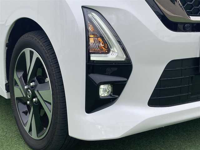 日産 ルークス HWS Gターボ アーバンクロム 香川県 2023(令5)年 0.4万km チタニウムグレーM/シルキーホワイト 登録時走行距離：4028km/純正9型ディスプレイオーディオ/　BT接続　連動式前後ドラレコ/全方位カメラ/ビルトインETC/エマージェンシーブレーキ/レーンキープアシスト/LEDヘッドライト/オートライト/フォグランプ/レベライザヘッドライト/アイドリングストップ/横滑り防止装置/フレーザークロス防水シート/ベンチシート/プッシュスタート/スマートキー/スペアキー