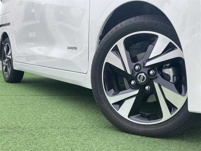 日産 ルークス HWS Gターボ アーバンクロム 香川県 2023(令5)年 0.4万km チタニウムグレーM/シルキーホワイト 登録時走行距離：4028km/純正9型ディスプレイオーディオ/　BT接続　連動式前後ドラレコ/全方位カメラ/ビルトインETC/エマージェンシーブレーキ/レーンキープアシスト/LEDヘッドライト/オートライト/フォグランプ/レベライザヘッドライト/アイドリングストップ/横滑り防止装置/フレーザークロス防水シート/ベンチシート/プッシュスタート/スマートキー/スペアキー