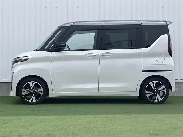 日産 ルークス HWS Gターボ アーバンクロム 香川県 2023(令5)年 0.4万km チタニウムグレーM/シルキーホワイト 登録時走行距離：4028km/純正9型ディスプレイオーディオ/　BT接続　連動式前後ドラレコ/全方位カメラ/ビルトインETC/エマージェンシーブレーキ/レーンキープアシスト/LEDヘッドライト/オートライト/フォグランプ/レベライザヘッドライト/アイドリングストップ/横滑り防止装置/フレーザークロス防水シート/ベンチシート/プッシュスタート/スマートキー/スペアキー