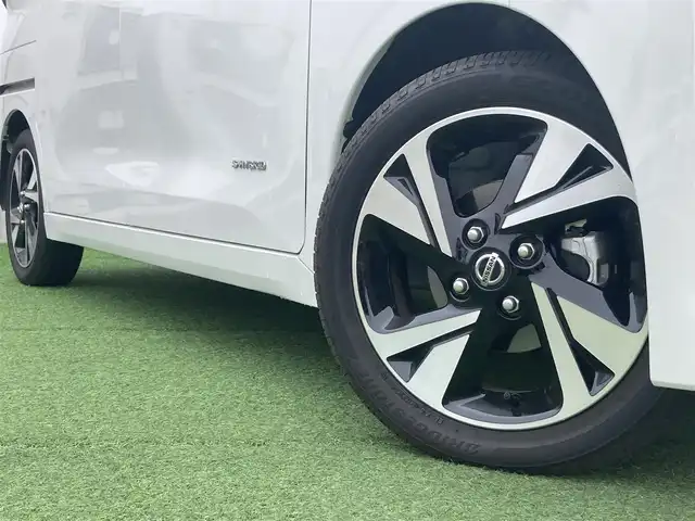 日産 ルークス HWS Gターボ アーバンクロム 香川県 2023(令5)年 0.4万km チタニウムグレーM/シルキーホワイト 登録時走行距離：4028km/純正9型ディスプレイオーディオ/　BT接続　連動式前後ドラレコ/全方位カメラ/ビルトインETC/エマージェンシーブレーキ/レーンキープアシスト/LEDヘッドライト/オートライト/フォグランプ/レベライザヘッドライト/アイドリングストップ/横滑り防止装置/フレーザークロス防水シート/ベンチシート/プッシュスタート/スマートキー/スペアキー