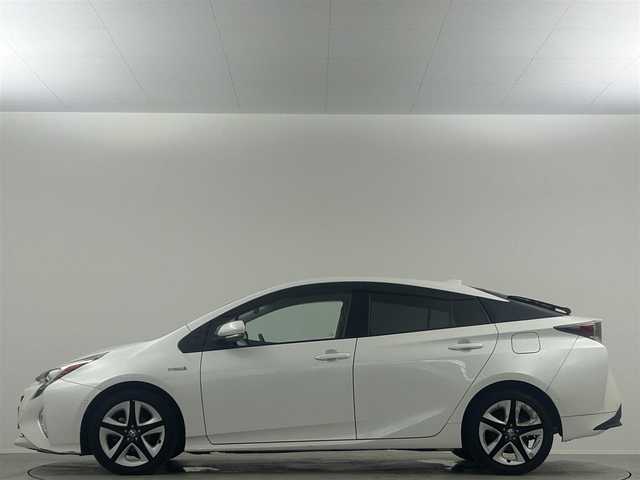 トヨタ プリウス A ツーリングセレクション 埼玉県 2016(平28)年 6.1万km ホワイトパールクリスタルシャイン 純正９型ナビ　フルセグ　ＢＴ　ＤＶＤ　ＨＤＭＩ　レーダークルーズコントロール　前席シートヒーター　純正ドライブレコーダー　前後クリアランスソナー　バックカメラ　ＬＥＤヘッドライト　ビルトインＥＴＣ