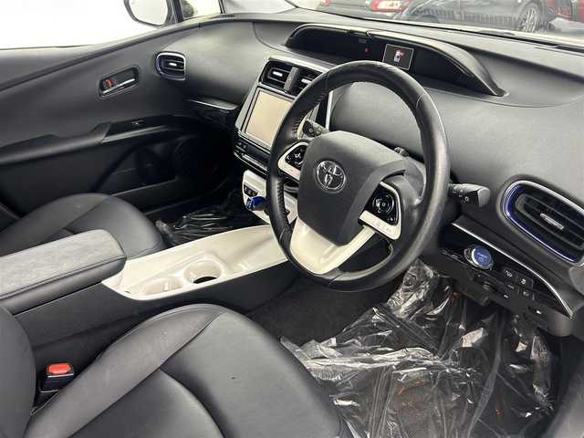 トヨタ プリウス A ツーリングセレクション 埼玉県 2016(平28)年 6.1万km ホワイトパールクリスタルシャイン 純正９型ナビ　フルセグ　ＢＴ　ＤＶＤ　ＨＤＭＩ　レーダークルーズコントロール　前席シートヒーター　純正ドライブレコーダー　前後クリアランスソナー　バックカメラ　ＬＥＤヘッドライト　ビルトインＥＴＣ