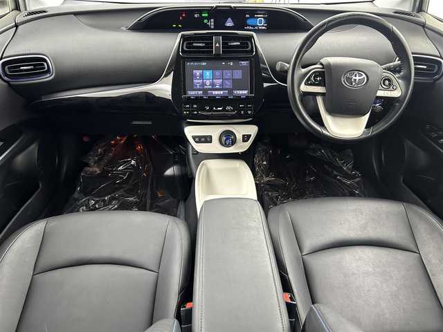 トヨタ プリウス A ツーリングセレクション 埼玉県 2016(平28)年 6.1万km ホワイトパールクリスタルシャイン 純正９型ナビ　フルセグ　ＢＴ　ＤＶＤ　ＨＤＭＩ　レーダークルーズコントロール　前席シートヒーター　純正ドライブレコーダー　前後クリアランスソナー　バックカメラ　ＬＥＤヘッドライト　ビルトインＥＴＣ