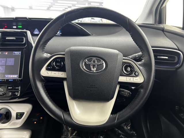 トヨタ プリウス A ツーリングセレクション 埼玉県 2016(平28)年 6.1万km ホワイトパールクリスタルシャイン 純正９型ナビ　フルセグ　ＢＴ　ＤＶＤ　ＨＤＭＩ　レーダークルーズコントロール　前席シートヒーター　純正ドライブレコーダー　前後クリアランスソナー　バックカメラ　ＬＥＤヘッドライト　ビルトインＥＴＣ