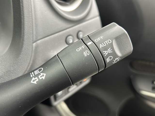 日産 ノート メダリスト エマージェンシーB 愛知県 2014(平26)年 5.3万km ブリリアントホワイトパール 禁煙車/純正7インチナビ/（CD/DVD/Bluetooth/フルセグTV）/全方位カメラ/衝突軽減ブレーキ/レーンキープアシストスマート/踏み間違い衝突防止アシスト/ETC/アイドリングストップ/横滑り防止装置/スマートキー/プッシュスタート/純正15インチアルミホイール/純正フロアマット