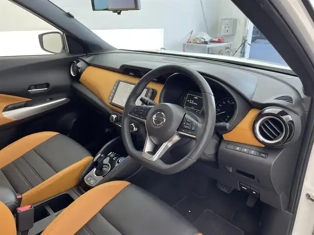 日産 キックス X ツートーンインテリアED 滋賀県 2020(令2)年 3.1万km ブリリアントホワイトパール 純正ナビ/（CD/DVD/BT/フルセグ）/全方位カメラ/前後ドライブレコーダー/ETC/シートヒーター/ステアリングヒーター/衝突被害軽減ブレーキ/クルーズコントロール/レーンキープアシスト/ABS/横滑り防止装置/プッシュスタート/アイドリングストップ/スマートキー/コーナーセンサー前後/オートライト/LEDヘッドライト