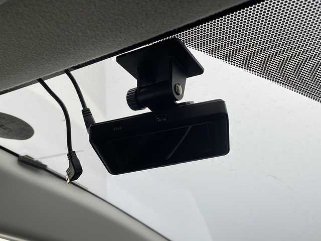 トヨタ アクア X－URBAN 愛知県 2015(平27)年 1.6万km ライムホワイトパールクリスタルシャイン 純正7インチSD（ナビ無し）/フルセグTV/CD DVD/Bluetooth/純正アルミホイール/ドライブレコーダー/ETC/ルーフレール/ステアリングスイッチ/スマートキー/プッシュスタート