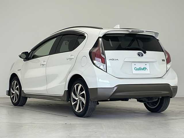 トヨタ アクア X－URBAN 愛知県 2015(平27)年 1.6万km ライムホワイトパールクリスタルシャイン 純正7インチSD（ナビ無し）/フルセグTV/CD DVD/Bluetooth/純正アルミホイール/ドライブレコーダー/ETC/ルーフレール/ステアリングスイッチ/スマートキー/プッシュスタート