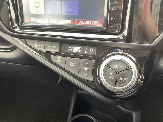 トヨタ アクア X－URBAN 愛知県 2015(平27)年 1.6万km ライムホワイトパールクリスタルシャイン 純正7インチSD（ナビ無し）/フルセグTV/CD DVD/Bluetooth/純正アルミホイール/ドライブレコーダー/ETC/ルーフレール/ステアリングスイッチ/スマートキー/プッシュスタート