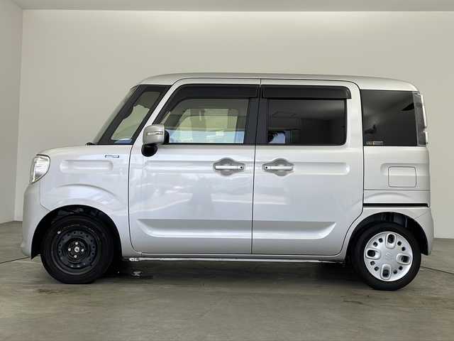 スズキ スペーシア HYBRID X 兵庫県 2023(令5)年 1.2万km シルキーシルバーメタリック ・社外ナビ&TV&BT&USB&HDMI/・ETC/・レーダークルーズコントロール/・スズキセーフティサポート/・レーンキープアシスト/・デュアルブレーキサポート/・オートマチックハイビーム/・両側パワースライドドア/・シートヒーター/・クリアランスソナー/・前後ドライブレコーダー/・アイドリングストップ/・後席サーキュレーター/・純正フロアマット/・スマートキー/・プッシュスタート