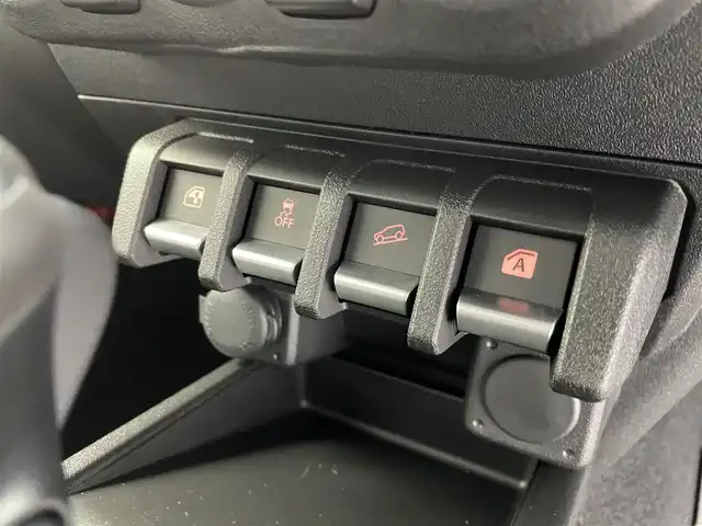 スズキ ジムニー ノマド FC 愛知県 2025(令7)年 0.1万km未満 黒 登録済み未使用車　/４WD　/スズキデュアルカメラサポート/コーナーセンサー　/アダプティブクルーズコントロール　/車線逸脱防止装置　/衝突軽減ブレーキ　/後方誤進抑制機能　/ステアリングリモコン　/革巻きステアリング　/フォグランプ　/ミラーヒーター　/シートヒーター　