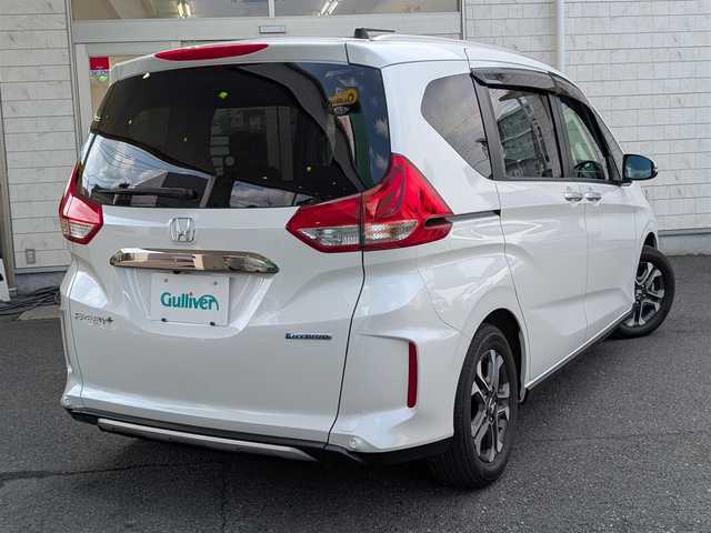 ホンダ フリード＋ ハイブリット クロスター 埼玉県 2022(令4)年 2.3万km プラチナホワイトパール ワンオーナー/メモリナビ/フルセグテレビ/バックカメラ/ドライブレコーダー/クルーズコントロール/両側パワースライドドア/プッシュスタート/シートヒーター/ETC2.0/LEDヘッドライト/整備記録簿(R5、R6)/スペアキーあり