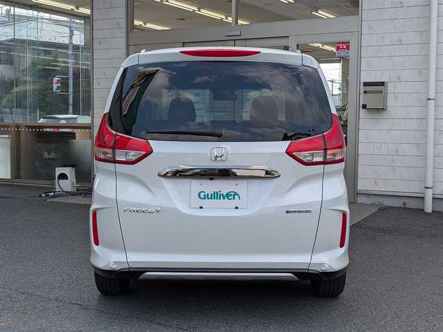 ホンダ フリード＋ ハイブリット クロスター 埼玉県 2022(令4)年 2.3万km プラチナホワイトパール ワンオーナー/メモリナビ/フルセグテレビ/バックカメラ/ドライブレコーダー/クルーズコントロール/両側パワースライドドア/プッシュスタート/シートヒーター/ETC2.0/LEDヘッドライト/整備記録簿(R5、R6)/スペアキーあり