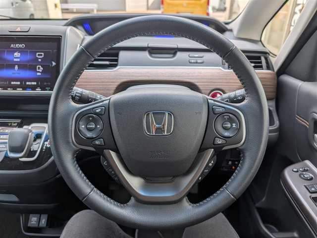 ホンダ フリード＋ ハイブリット クロスター 埼玉県 2022(令4)年 2.3万km プラチナホワイトパール ワンオーナー/メモリナビ/フルセグテレビ/バックカメラ/ドライブレコーダー/クルーズコントロール/両側パワースライドドア/プッシュスタート/シートヒーター/ETC2.0/LEDヘッドライト/整備記録簿(R5、R6)/スペアキーあり