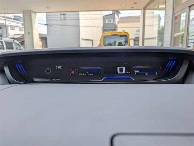 ホンダ フリード＋ ハイブリット クロスター 埼玉県 2022(令4)年 2.3万km プラチナホワイトパール ワンオーナー/メモリナビ/フルセグテレビ/バックカメラ/ドライブレコーダー/クルーズコントロール/両側パワースライドドア/プッシュスタート/シートヒーター/ETC2.0/LEDヘッドライト/整備記録簿(R5、R6)/スペアキーあり
