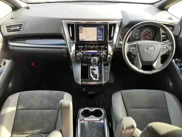 トヨタ アルファード S タイプゴールド 静岡県 2020(令2)年 5.1万km ブラック エンジンスタートボタン/パワーステアリング/パワーウィンドウ/100V充電/スマートキー/スペアキー/Wオートエアコン/クルーズコントロール/純正フリップダウンモニター/USB入力端子/ETC2.0/バックカメラ/純正ナビ（CD/DVD/BT/フルセグ）/三列シート/オットマン/電動リアゲート/ドライブレコーダー前後/ウォークスルー/純正フロアマット/ハーフレザー/両側パワースライドドア/モデリスタエアロ（フロント）/純正アルミホイール/ABS/横滑り防止装置/コーナーセンサー前後/レーンキープアシスト/盗難防止装置/オートライト/オートマチックハイビーム/三眼LEDヘッドライト/W＋サイドエアバック/衝突軽減システム/カーテンエアバック