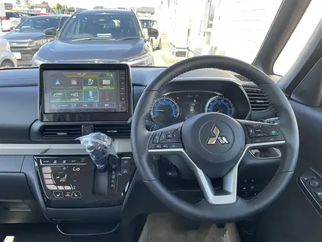 三菱 デリカミニ T プレミアム 石川県 2025(令7)年 0.1千km 緑Ⅱ 届出済未使用車/4WD/ターボ/純正9型ディスプレイオーディオ/CHAMONIXパッケージ/パノラマモニター/両側パワースライドドア/LEDヘッドライト/ゴムマット/マイパイロット/エマージェンシーブレーキ/専用ホイール/インテリキー/プッシュスタート/電動ミラー/オートエアコン/保証書
