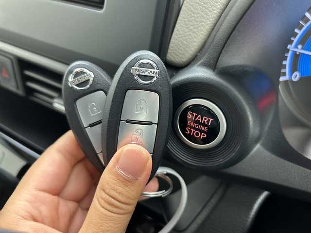 日産 デイズ X 三重県 2020(令2)年 3.4万km スパークリングレッドM 全周囲カメラ　純正ナビ　スマートキー　衝突被害軽減ブレーキ　アイドリングストップ　純正アルミホイール　コーナーセンサー　フルセグＴＶ　ＥＴＣ　レーンキープアシスト　オートライト　プッシュスタート　禁煙