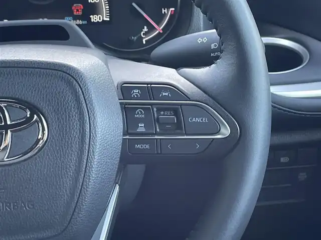 トヨタ ヴォクシー S－Z 群馬県 2022(令4)年 0.9万km ホワイトパールクリスタルシャイン 純正10.5インチディスプレイオーディオ/（ナビ/CD/DVD/SD/HDMI/Miracast）/フルセグテレビ/バックカメラ/純正14インチフリップダウンモニター/セーフティセンス/・プリクラッシュセーフティ/・レーンディパーチャーアラート/・オートマチックハイビーム/・ドライバー異常時対応システム/・発信遅れ告知機能/・レーントレーシングアシスト/・レーダークルーズコントロール/・ロードサインアシスト/・プロアクティブドライビングアシスト/パーキングサポートブレーキ/バックドアイージークローザー/両側パワースライドドア/ハーフレザーシート/シートヒーター/オートホールド/プッシュスタート/ビルトインETC/ドライブレコーダー