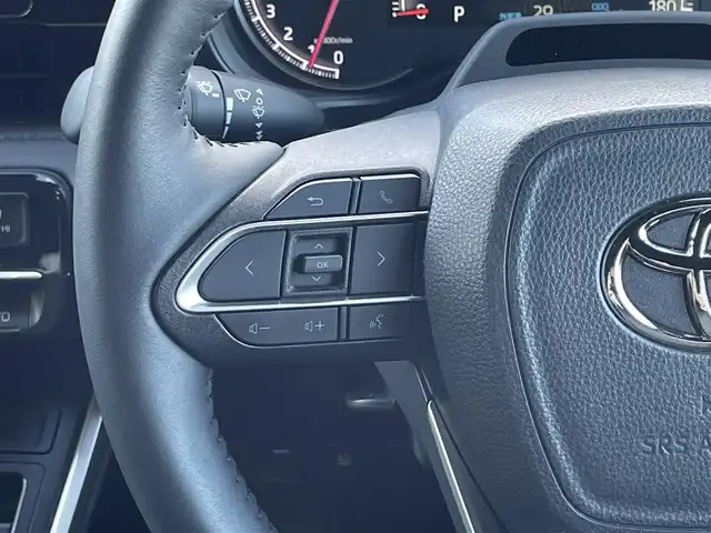 トヨタ ヴォクシー S－Z 群馬県 2022(令4)年 0.9万km ホワイトパールクリスタルシャイン 純正10.5インチディスプレイオーディオ/（ナビ/CD/DVD/SD/HDMI/Miracast）/フルセグテレビ/バックカメラ/純正14インチフリップダウンモニター/セーフティセンス/・プリクラッシュセーフティ/・レーンディパーチャーアラート/・オートマチックハイビーム/・ドライバー異常時対応システム/・発信遅れ告知機能/・レーントレーシングアシスト/・レーダークルーズコントロール/・ロードサインアシスト/・プロアクティブドライビングアシスト/パーキングサポートブレーキ/バックドアイージークローザー/両側パワースライドドア/ハーフレザーシート/シートヒーター/オートホールド/プッシュスタート/ビルトインETC/ドライブレコーダー