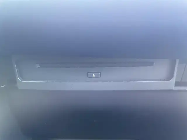 トヨタ ヴォクシー S－Z 群馬県 2022(令4)年 0.9万km ホワイトパールクリスタルシャイン 純正10.5インチディスプレイオーディオ/（ナビ/CD/DVD/SD/HDMI/Miracast）/フルセグテレビ/バックカメラ/純正14インチフリップダウンモニター/セーフティセンス/・プリクラッシュセーフティ/・レーンディパーチャーアラート/・オートマチックハイビーム/・ドライバー異常時対応システム/・発信遅れ告知機能/・レーントレーシングアシスト/・レーダークルーズコントロール/・ロードサインアシスト/・プロアクティブドライビングアシスト/パーキングサポートブレーキ/バックドアイージークローザー/両側パワースライドドア/ハーフレザーシート/シートヒーター/オートホールド/プッシュスタート/ビルトインETC/ドライブレコーダー