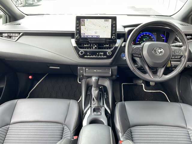 トヨタ カローラツーリング ハイブリッド ダブルバイビー 広島県 2020(令2)年 2.2万km ホワイトパールクリスタルシャイン TRDエアロ（F/S/R）/ルーフレール/トヨタセーフティセンス/・プリクラッシュセーフティ/・レーンディパーチャーアラート/・LTA/・RSA/・先行車発進告知/・レーダークルーズコントロール/BSM/クリアランスソナー/純正ディスプレイオーディオ/・ナビ機能/CD/DVD/Bluetooth/USB/バックカメラ/革巻きステアリング/ステアリングスイッチ/ステアリングヒーター/シートヒーター/ハーフレザーシート/LEDヘッドライト/フォグランプ/純正ドライブレコーダー（DRT-H68A）/ETC/トノカバー/純正ドアバイザー/純正17インチアルミホイール/W+サイド+カーテンエアバック