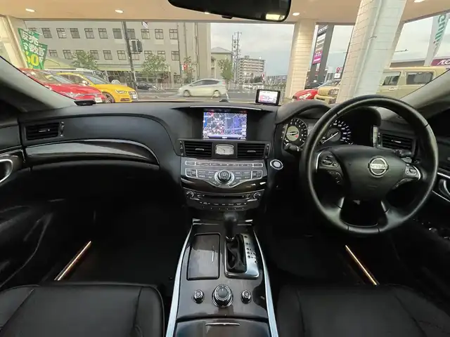 日産 シーマ ハイブリッド VIP G 岡山県 2015(平27)年 0.7万km ブレードシルバー 登録時走行距離6788km/ヘッドレスト後席モニター/BOSEサウンド/サンルーフ/純正HDDナビ/(AM/FM/TV/BT/DISC)/衝突被害軽減システム/クルーズコントロール/バックカメラ/ドライブレコーダー/WAC/全席シートヒーター/全席パワーシート/N席オットマン/シートメモリ/ビルトインETC/スマートキー/スペアキー/純正１８インチアルミホイール