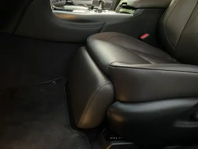 日産 シーマ ハイブリッド VIP G 岡山県 2015(平27)年 0.7万km ブレードシルバー 登録時走行距離6788km/ヘッドレスト後席モニター/BOSEサウンド/サンルーフ/純正HDDナビ/(AM/FM/TV/BT/DISC)/衝突被害軽減システム/クルーズコントロール/バックカメラ/ドライブレコーダー/WAC/全席シートヒーター/全席パワーシート/N席オットマン/シートメモリ/ビルトインETC/スマートキー/スペアキー/純正１８インチアルミホイール