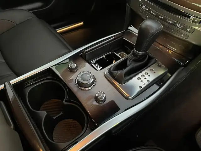 日産 シーマ ハイブリッド VIP G 岡山県 2015(平27)年 0.7万km ブレードシルバー 登録時走行距離6788km/ヘッドレスト後席モニター/BOSEサウンド/サンルーフ/純正HDDナビ/(AM/FM/TV/BT/DISC)/衝突被害軽減システム/クルーズコントロール/バックカメラ/ドライブレコーダー/WAC/全席シートヒーター/全席パワーシート/N席オットマン/シートメモリ/ビルトインETC/スマートキー/スペアキー/純正１８インチアルミホイール