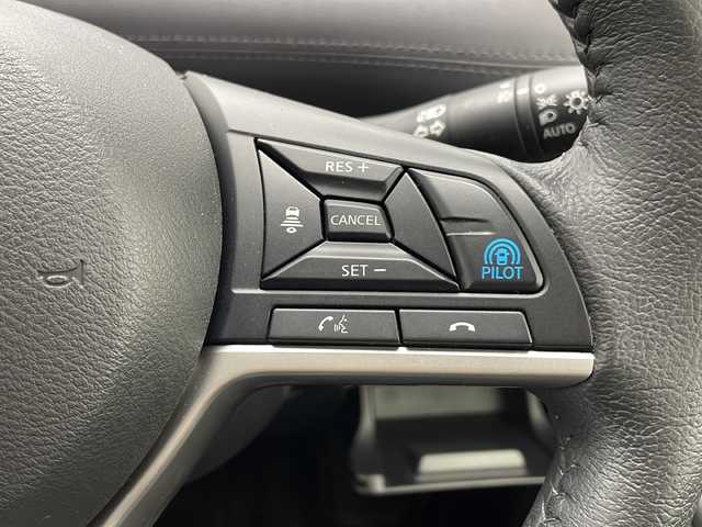 日産 セレナ e－パワー ハイウェイスター V 千葉県 2020(令2)年 4万km ダークメタルグレー プロパイロット/　衝突被害軽減システム/レーンキープアシスト/　レーダークルーズコントロール/コーナーセンサー（前後）/　ブラインドスポットモニター/横滑り防止装置/　オートライト/LEDヘッドライト/純正ディーラーOPSDナビ/　（Bluetooth/CD/DVD/ブルーレイ/USB/フルセグTV）/全方位カメラ/社外ETC/社外ドライブレコーダー（前後）/パーキングアシスト/両側パワースライドドア/社外フロアマット/3列シート/純正16インチアルミホイール
