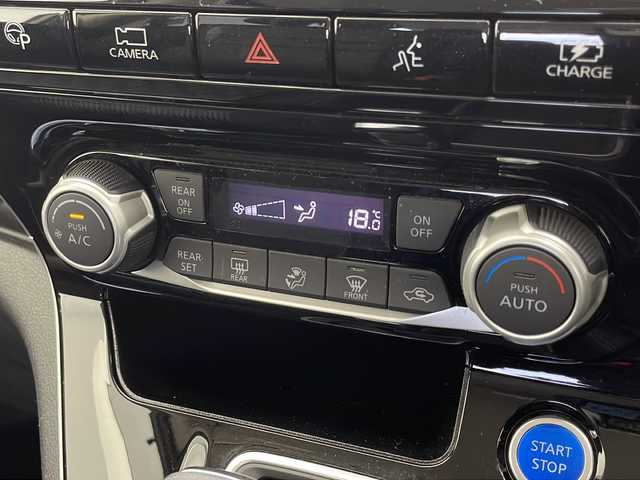 日産 セレナ e－パワー ハイウェイスター V 千葉県 2020(令2)年 4万km ダークメタルグレー プロパイロット/　衝突被害軽減システム/レーンキープアシスト/　レーダークルーズコントロール/コーナーセンサー（前後）/　ブラインドスポットモニター/横滑り防止装置/　オートライト/LEDヘッドライト/純正ディーラーOPSDナビ/　（Bluetooth/CD/DVD/ブルーレイ/USB/フルセグTV）/全方位カメラ/社外ETC/社外ドライブレコーダー（前後）/パーキングアシスト/両側パワースライドドア/社外フロアマット/3列シート/純正16インチアルミホイール