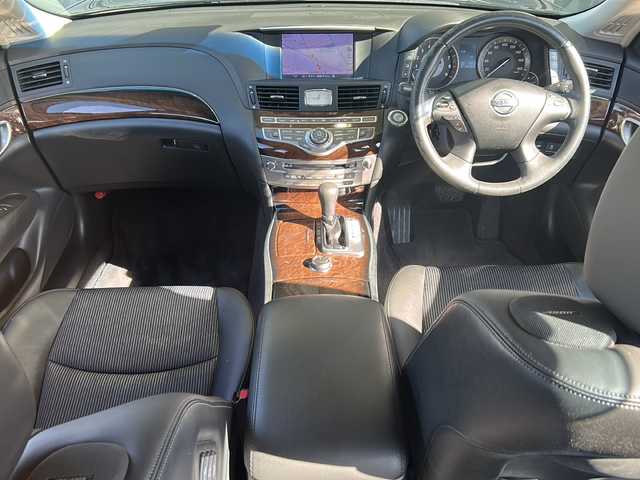 日産 フーガ 370GT 静岡県 2012(平24)年 6.4万km スーパーブラック 純正マルチ/・FM/AM/・TV/・AUX/・CD/DVD/・Bluetooth/主要装備/・バックカメラ/・BOSEサウンドシステム/・ビルトインＥＴＣ/・ＨＩＤヘッドライト/・クルーズコントロール/・前席パワーシート/・助手席オットマン/・１９インチ社外アルミ/・オートライト/・フォグランプ/・横滑り防止装置/・ＭＴモード付ＡＴ/・電動チルト＆テレスコピックステアリング