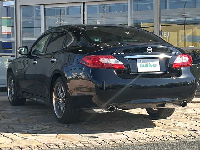 日産 フーガ 370GT 静岡県 2012(平24)年 6.4万km スーパーブラック 純正マルチ/・FM/AM/・TV/・AUX/・CD/DVD/・Bluetooth/主要装備/・バックカメラ/・BOSEサウンドシステム/・ビルトインＥＴＣ/・ＨＩＤヘッドライト/・クルーズコントロール/・前席パワーシート/・助手席オットマン/・１９インチ社外アルミ/・オートライト/・フォグランプ/・横滑り防止装置/・ＭＴモード付ＡＴ/・電動チルト＆テレスコピックステアリング