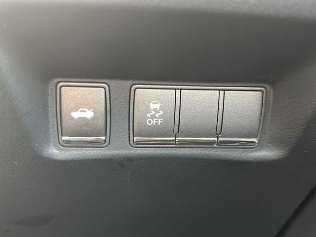 日産 フーガ 370GT 静岡県 2012(平24)年 6.4万km スーパーブラック 純正マルチ/・FM/AM/・TV/・AUX/・CD/DVD/・Bluetooth/主要装備/・バックカメラ/・BOSEサウンドシステム/・ビルトインＥＴＣ/・ＨＩＤヘッドライト/・クルーズコントロール/・前席パワーシート/・助手席オットマン/・１９インチ社外アルミ/・オートライト/・フォグランプ/・横滑り防止装置/・ＭＴモード付ＡＴ/・電動チルト＆テレスコピックステアリング