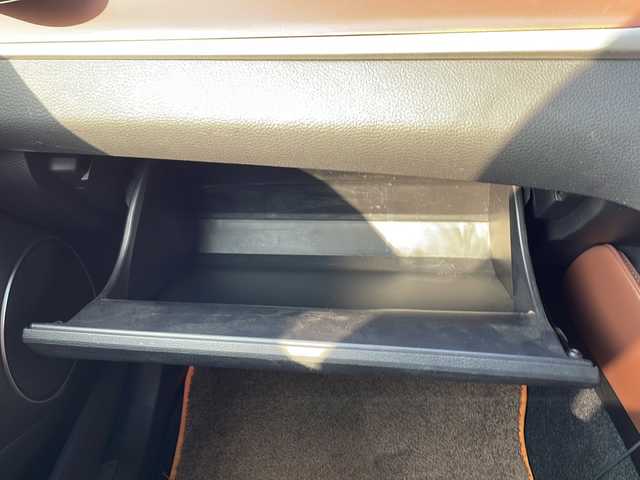 トヨタ ハリアー エレガンス 山口県 2017(平29)年 5.1万km ホワイトパールクリスタルシャイン サンルーフ/茶ハーフレザーシート/社外20インチAW/モデリスタエアロ/アルパイン製メモリナビ/Bluetooth/フルセグTV/バックカメラ/スマートキー＆プッシュスタート/クルーズコントロール/アイドリングストップ/オートマチックハイビーム/LEDヘッドライト/LEDフォグライト/オートライト/ステアリングスイッチ/レーンキープアシスト/衝突軽減ブレーキ/電子制御パーキングブレーキ/保証書・取説/スペアキー1個