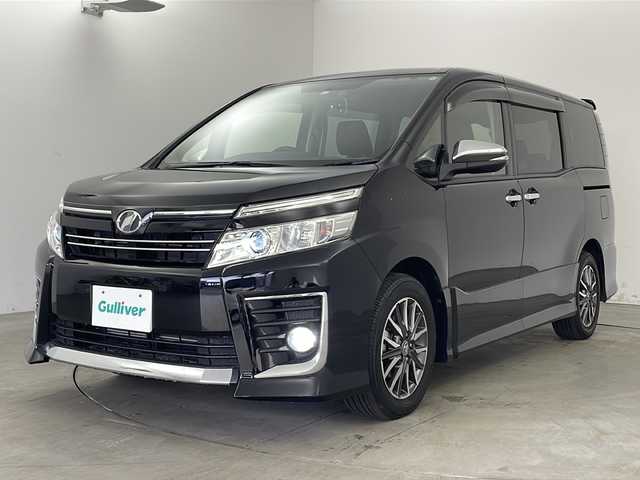 トヨタ ヴォクシー ZS 煌 兵庫県 2015(平27)年 2.6万km ブラック ・純正７インチナビ（NSZN-W64T）/CD/DVD/Bluetooth/TV/・バックカメラ/・両側パワースライドドア/・ビルトインETC/・純正ドライブレコーダー/・ステアリングスイッチ/・プッシュスタート/・スマートキー/・純正フロアマット/・革巻きステアリング/・アイドリングストップ/・ＬＥＤヘッドライト/・フォグランプ/・オートライト/・純正16インチアルミホイール/・横滑り防止装置