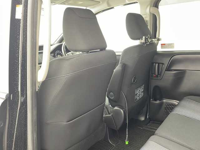 トヨタ ヴォクシー ZS 煌 兵庫県 2015(平27)年 2.6万km ブラック ・純正７インチナビ（NSZN-W64T）/CD/DVD/Bluetooth/TV/・バックカメラ/・両側パワースライドドア/・ビルトインETC/・純正ドライブレコーダー/・ステアリングスイッチ/・プッシュスタート/・スマートキー/・純正フロアマット/・革巻きステアリング/・アイドリングストップ/・ＬＥＤヘッドライト/・フォグランプ/・オートライト/・純正16インチアルミホイール/・横滑り防止装置